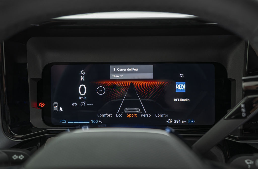 Content detailed view of combimeter behind steering wheel  z62cq3r 