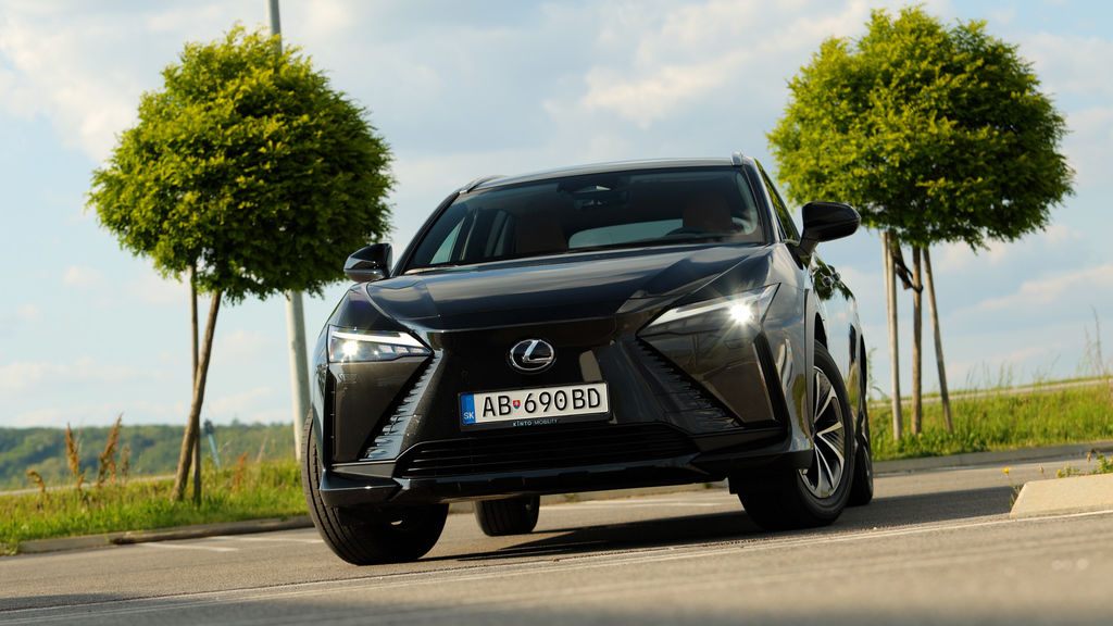 Content lexus rz300e sk test 2025 4k.00 03 01 03.still369