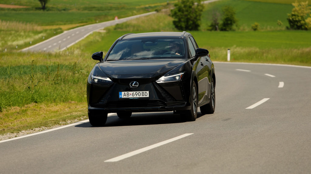 Content lexus rz300e sk test 2025 4k.00 13 16 12.still373