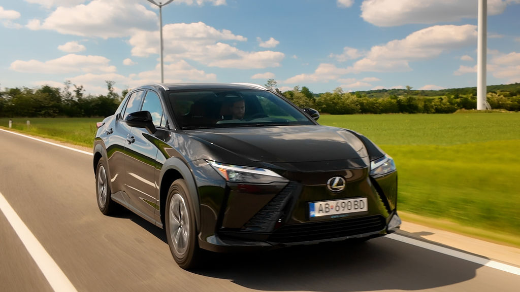 Content lexus rz300e sk test 2025 4k.00 15 37 12.still376