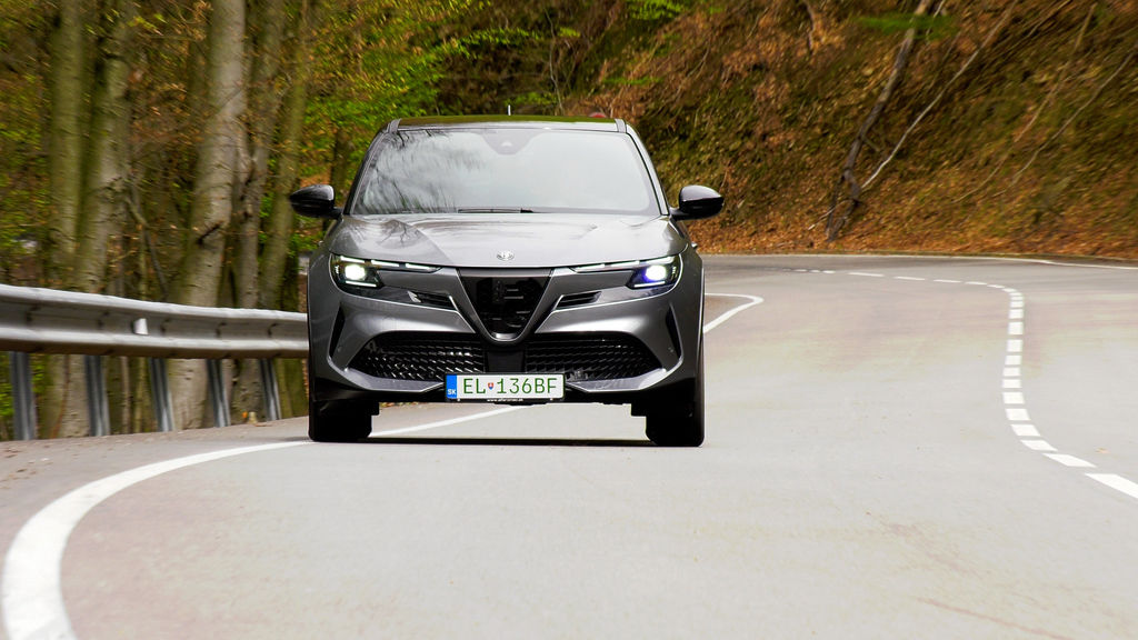 Content alfa romeo junior electric sk test 2025 4k.00 15 45 08.still371