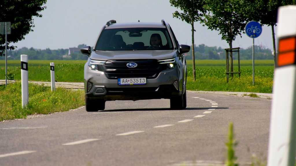 Content subaru forester sk test 2025 4k.00 21 33 08.still352