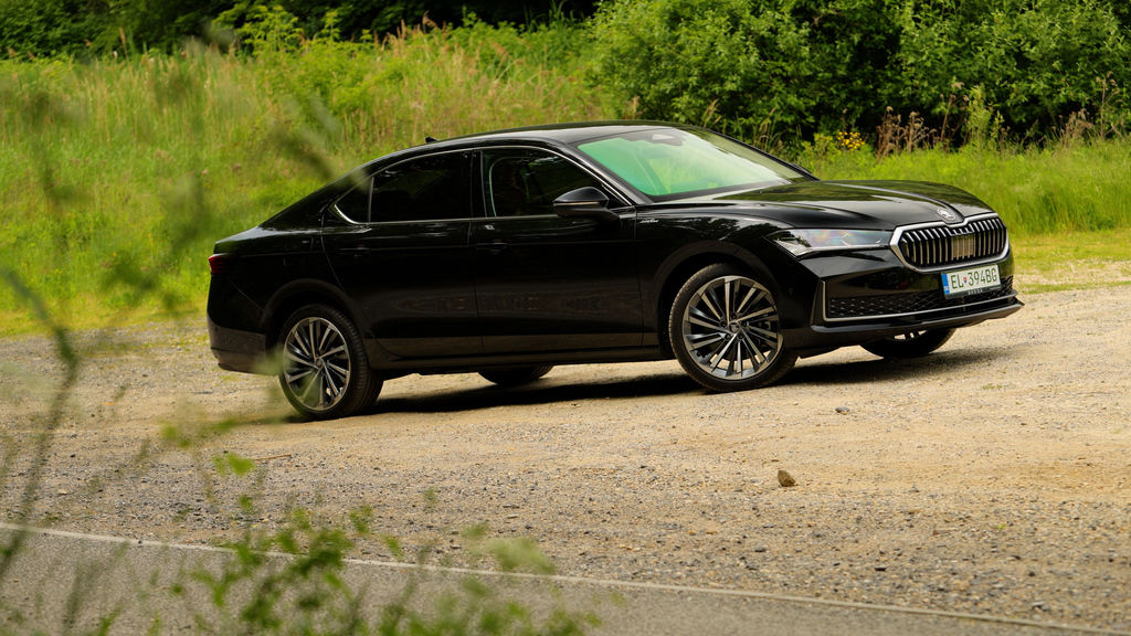 Content skoda superb phev sk test 2025 4k.00 00 53 23.still363