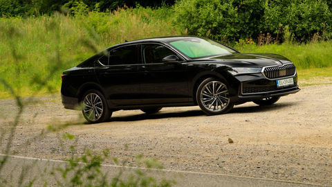 Thumb skoda superb phev sk test 2025 4k.00 00 53 23.still363