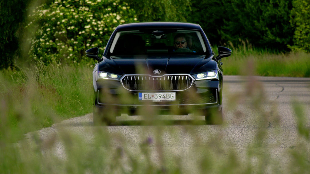 Content skoda superb phev sk test 2025 4k.00 04 31 03.still366