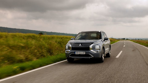 Thumb mitsubishi outlander phev sk test 2025 4k.00 02 49 08.still361