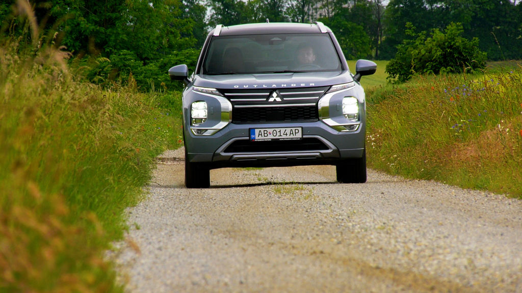Content mitsubishi outlander phev sk test 2025 4k.00 03 44 21.still362