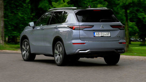 Thumb mitsubishi outlander phev sk test 2025 4k.00 06 17 20.still365