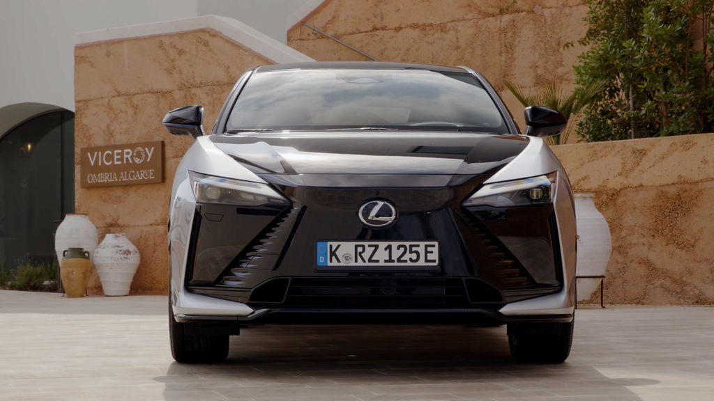 Content lexus rz prva jazda 2025 4k.00 16 26 11.still376