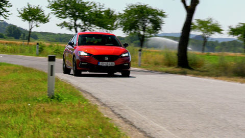 Thumb seat leon fr black sk test 2025 4k.00 12 44 06.still384