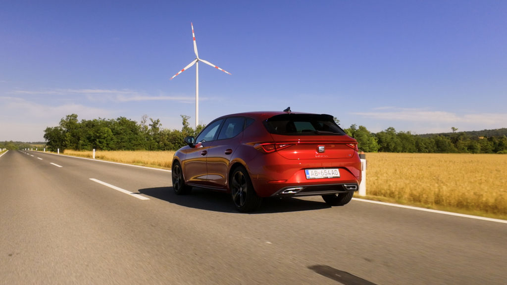 Content seat leon fr black sk test 2025 4k.00 14 37 07.still385