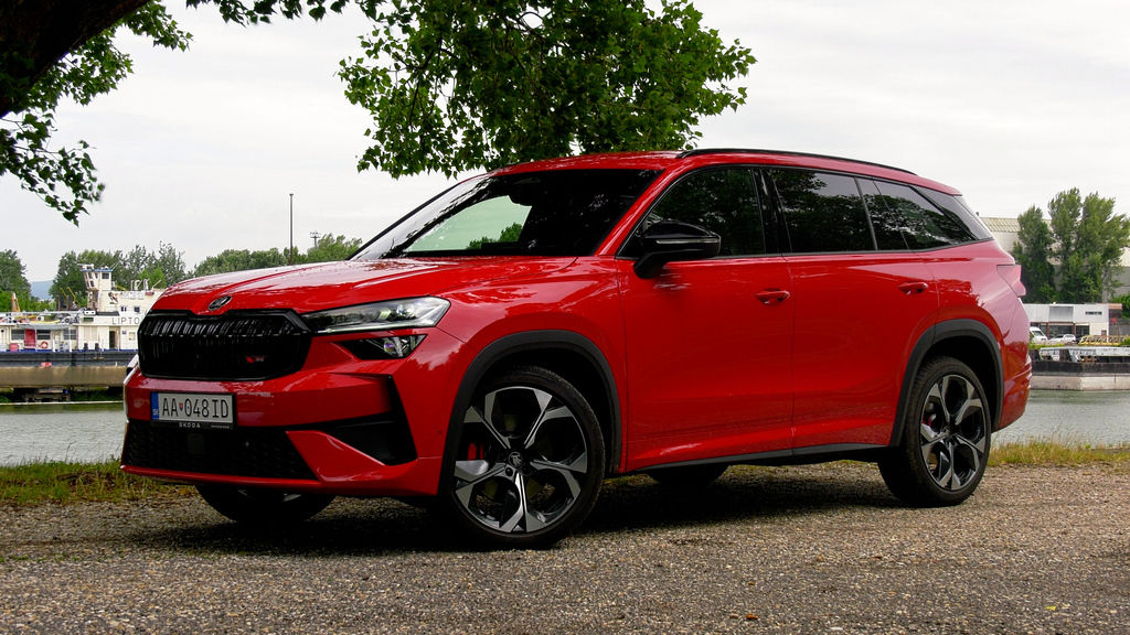 Content skoda kodiaq rs sk test 2025 4k.00 02 25 16.still377