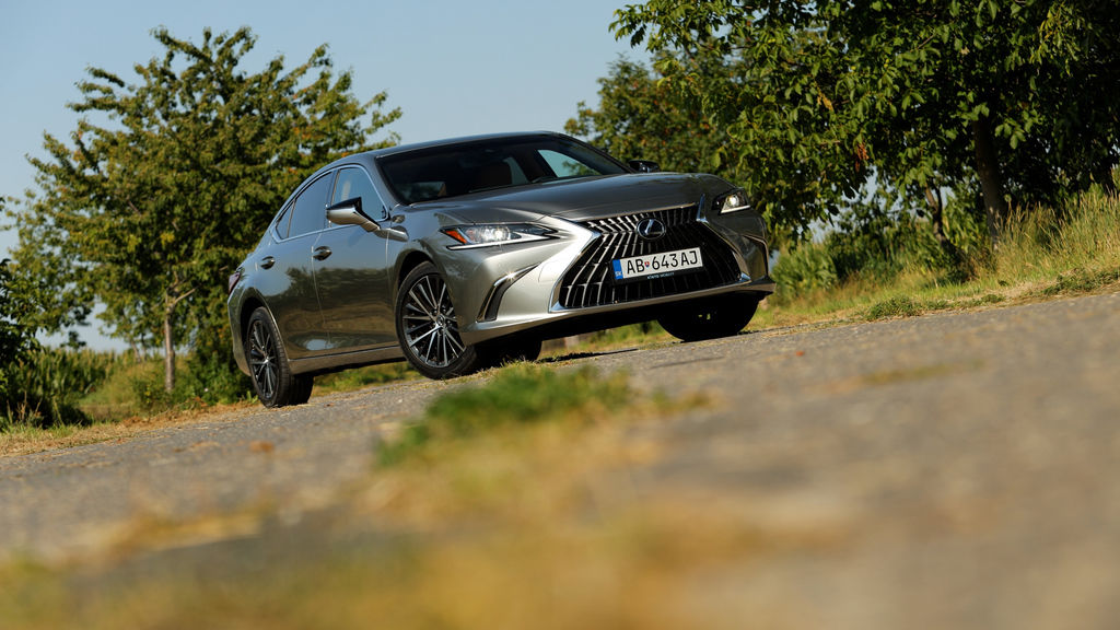 Content lexus es sk test 2025 4k.00 01 08 08.still425