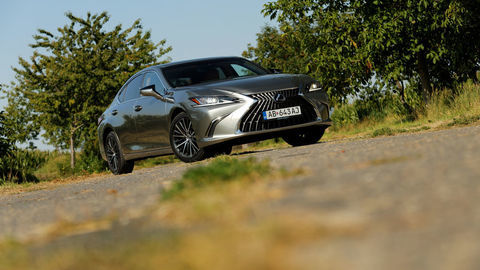 Thumb lexus es sk test 2025 4k.00 01 08 08.still425