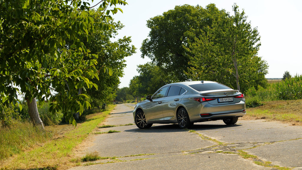 Content lexus es sk test 2025 4k.00 00 46 04.still424