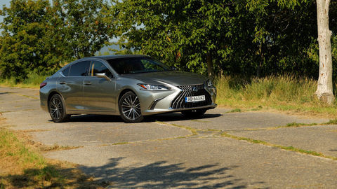Thumb lexus es sk test 2025 4k.00 09 57 05.still430