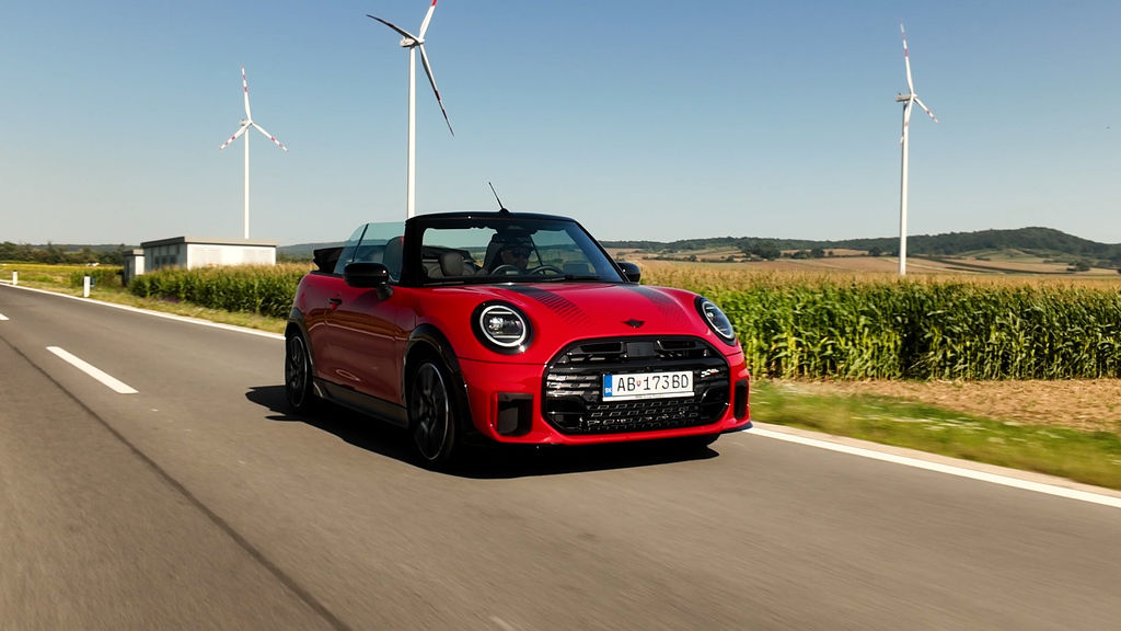 Content mini cooper jcw sk test 2025 4k.00 36 05 17.still441