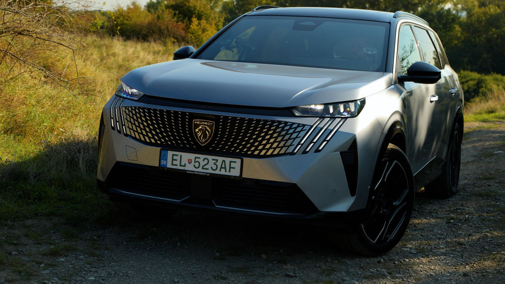 Content peugeot e 5008 sk test 2025 4k.00 06 06 11.still453