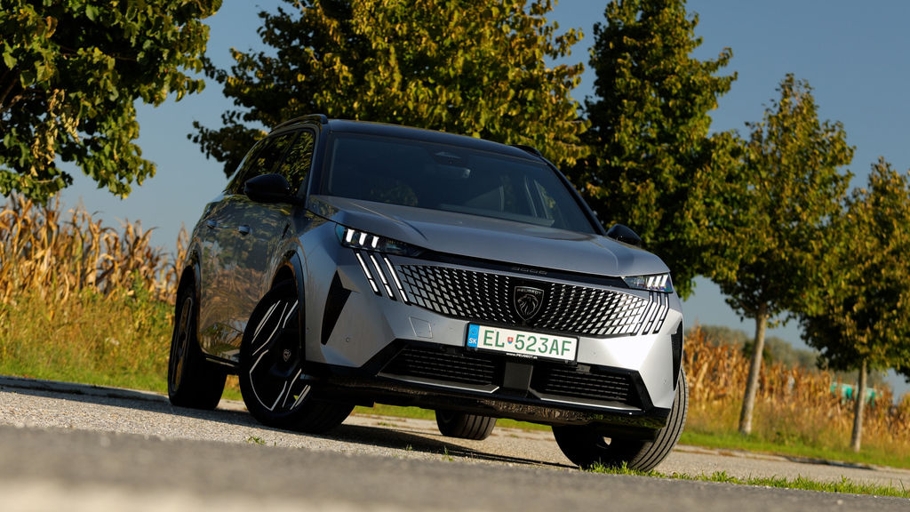 Content peugeot e 5008 sk test 2025 4k.00 27 19 21.still461