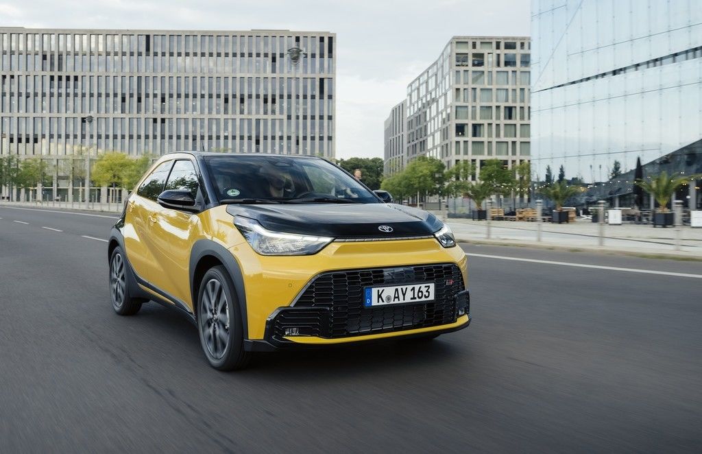 Content 2026 aygo x gr sport hybrid mustard dynamic 0007