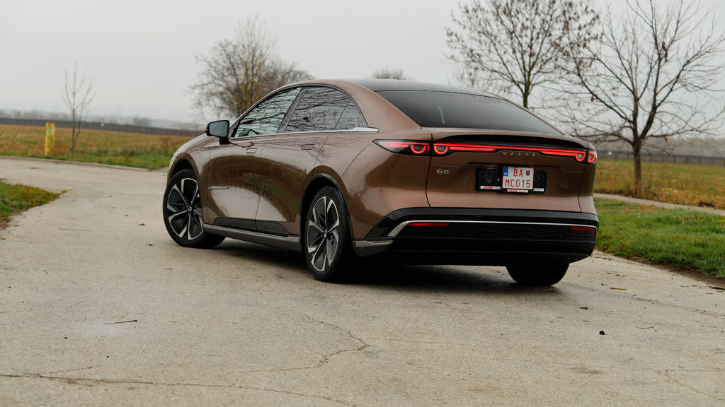 Content mazda 6e sk test 2025 4k.00 02 42 23.still544