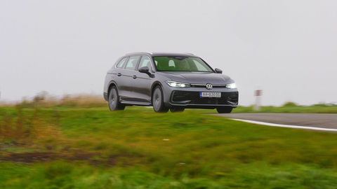 Thumb vw passat 2.0tsi sk test 2025 4k.00 17 45 09.still547