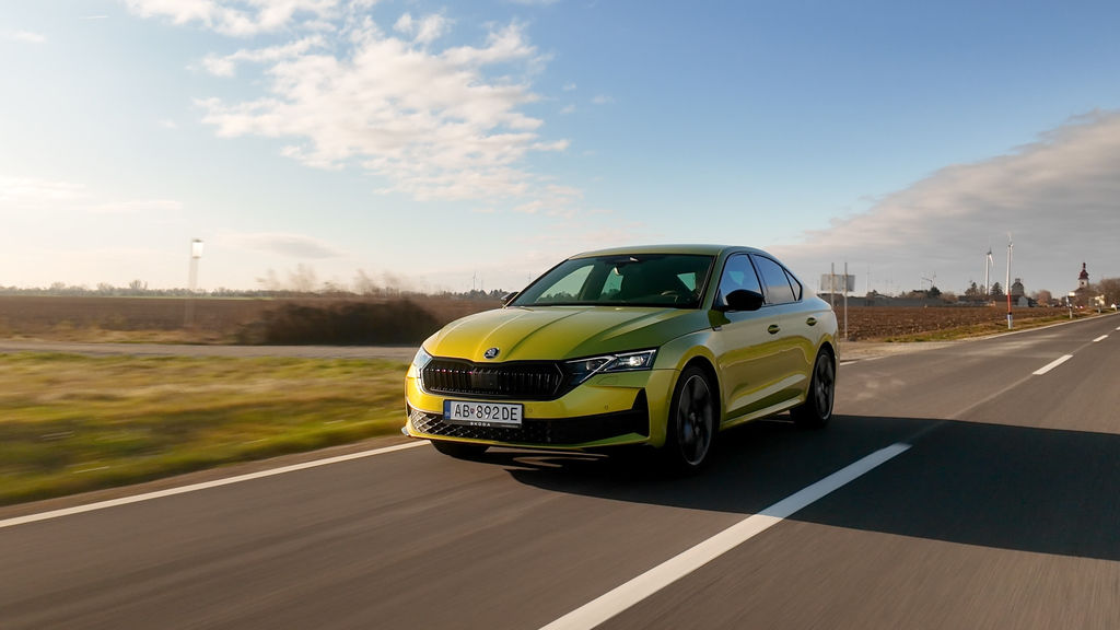 Content skoda octavia 2.0tsi 4x4 sportline sk test 2025 4k.00 06 47 07.still554