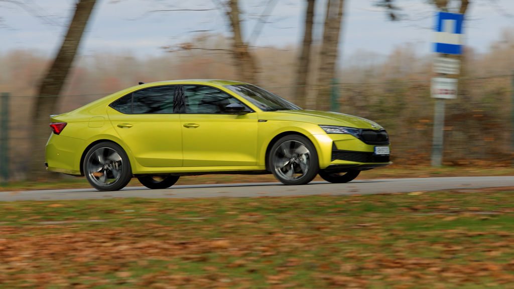 Content skoda octavia 2.0tsi 4x4 sportline sk test 2025 4k.00 15 15 04.still557