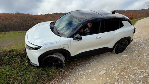 Thumb toyota urban cruiser prva jazda 2025 4k.00 18 20 10.still563