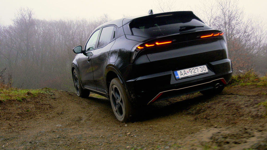 Content alfa romeo junior q4 sk test 2025 4k.00 18 27 20.still569