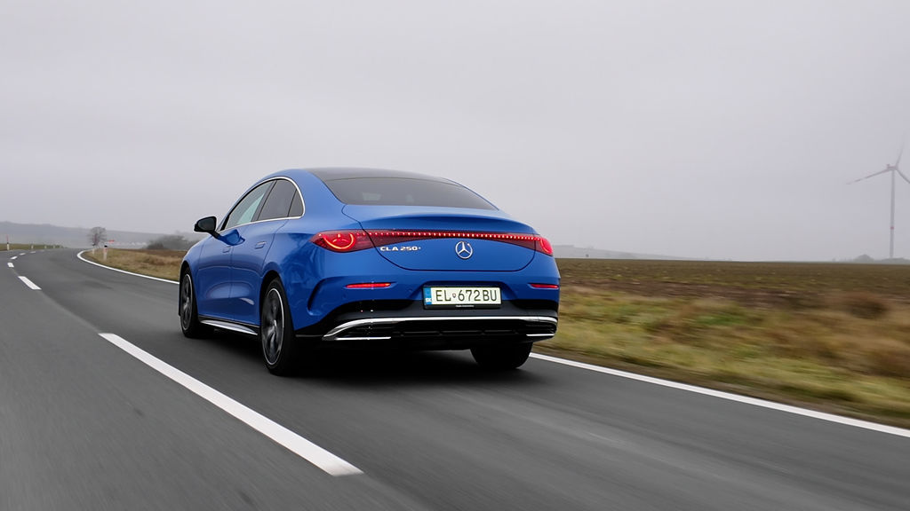 Content mercedes cla eq sk test 2025 4k.00 18 23 21.still559