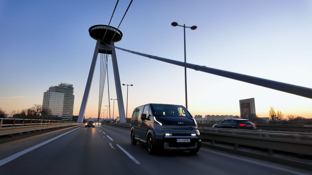 Content kia pv5 sk test 2025 4k.00 37 33 07.still579