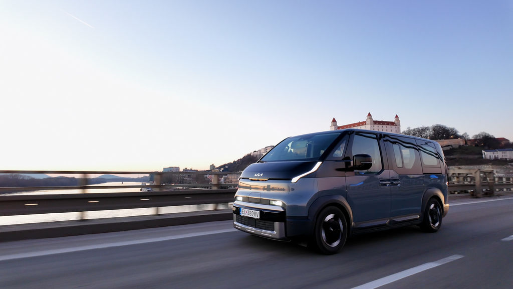 Content kia pv5 sk test 2025 4k.00 38 46 02.still580