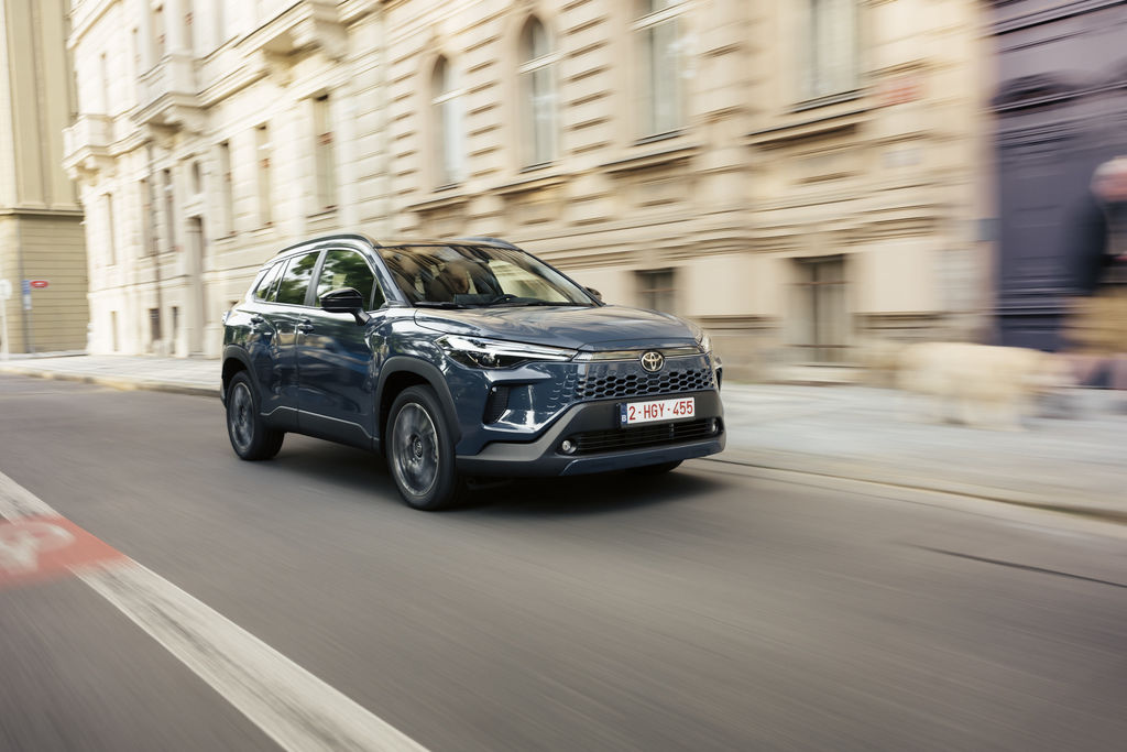 Content 2025 corolla cross massive grey dynamic 014