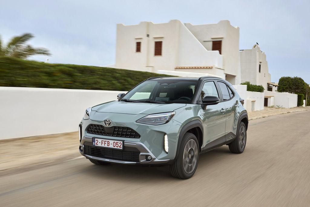 Content 2024  yaris cross urban khaki dpl dynamic 23