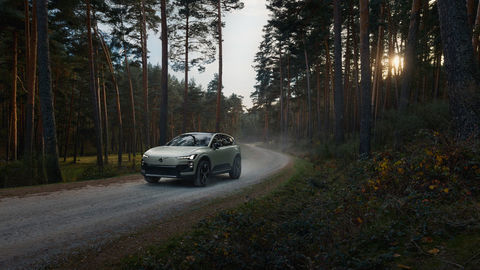 Thumb akqa0130 ex60cc pr front 3 4 nature