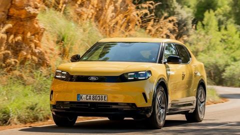 Thumb 2026 ford capri vivid yellow exterior 02