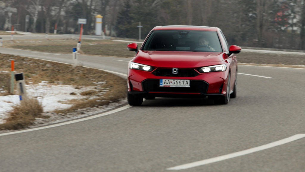 Content honda civic ehev sk test 2026 4k.00 20 27 06.still598