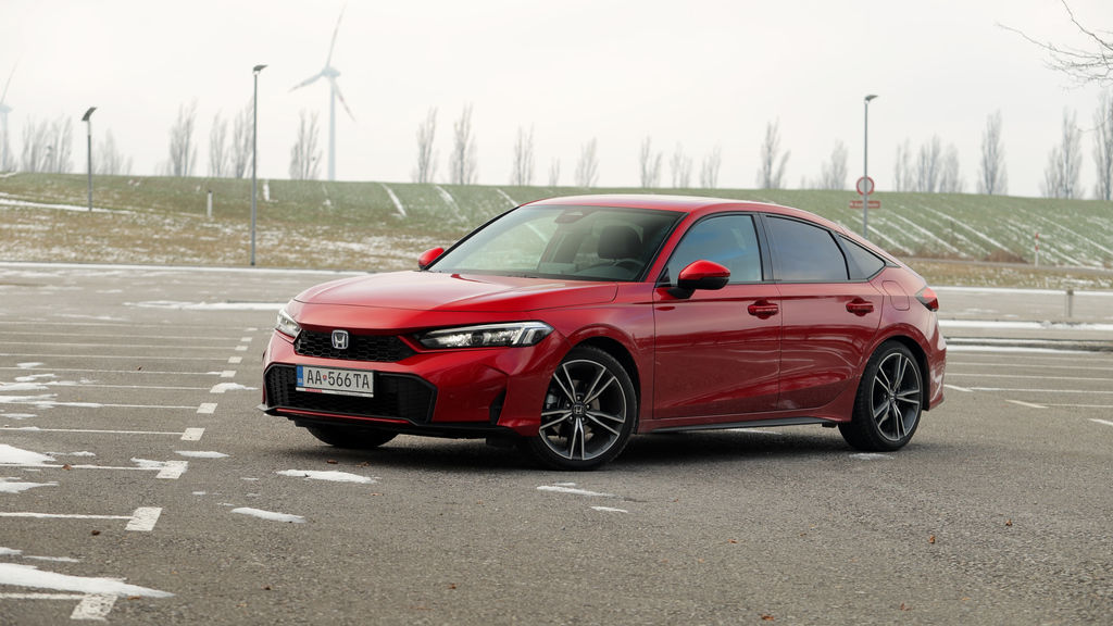 Content honda civic ehev sk test 2026 4k.00 18 39 06.still597