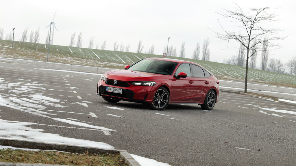 Content honda civic ehev sk test 2026 4k.00 00 58 09.still593