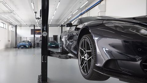 Thumb aston martin prague servis 3 lores