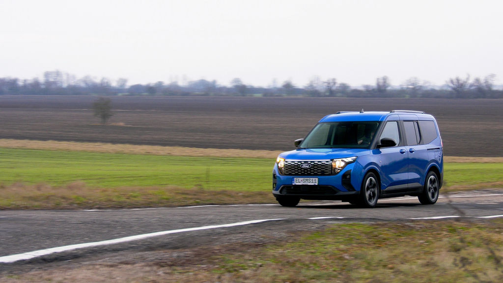 Content ford tourneo courier e sk test 2026 4k.00 04 14 08.still623