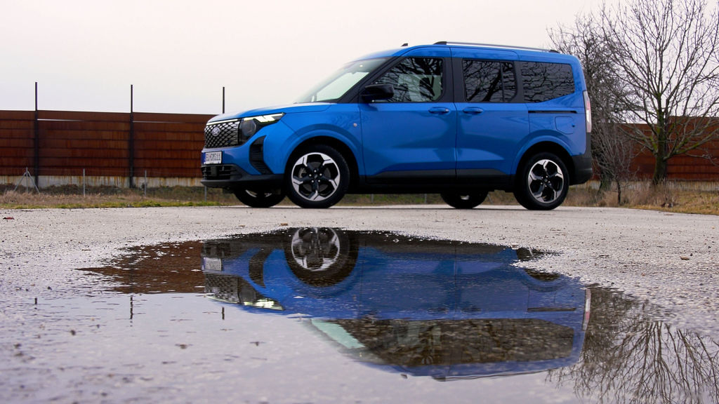 Content ford tourneo courier e sk test 2026 4k.00 04 53 12.still625