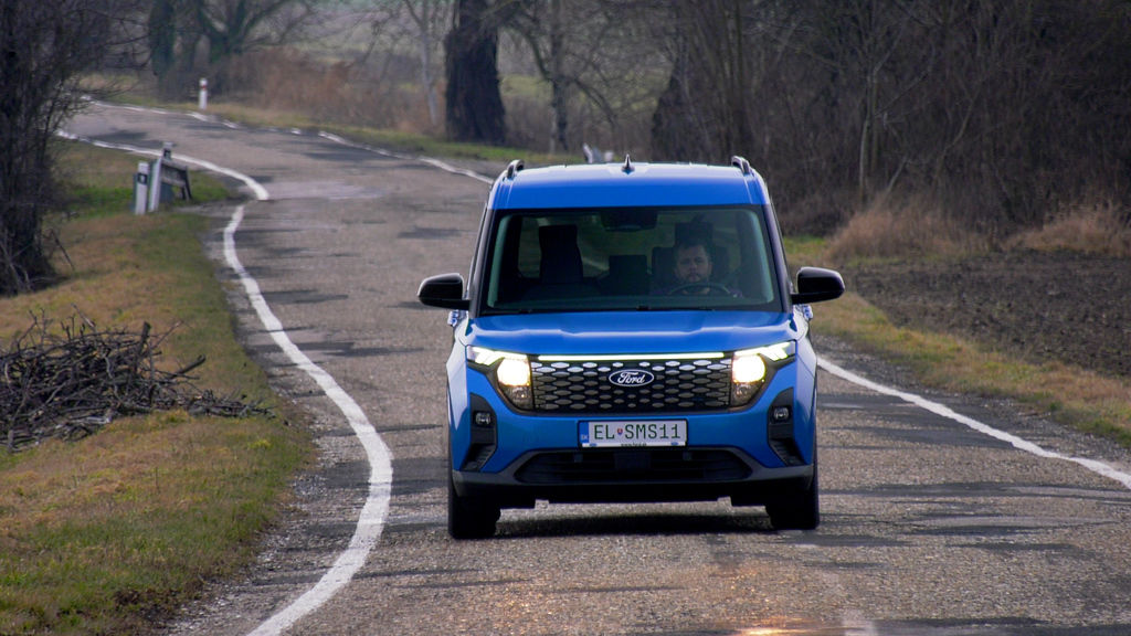 Content ford tourneo courier e sk test 2026 4k.00 17 34 12.still627