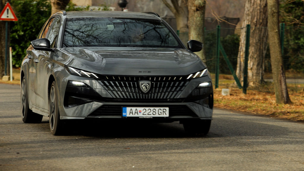 Content peugeot 308 hybrid sk test 2026 4k.00 04 35 23.still633