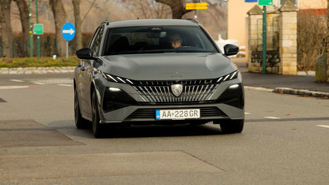 Thumb peugeot 308 hybrid sk test 2026 4k.00 04 48 06.still634