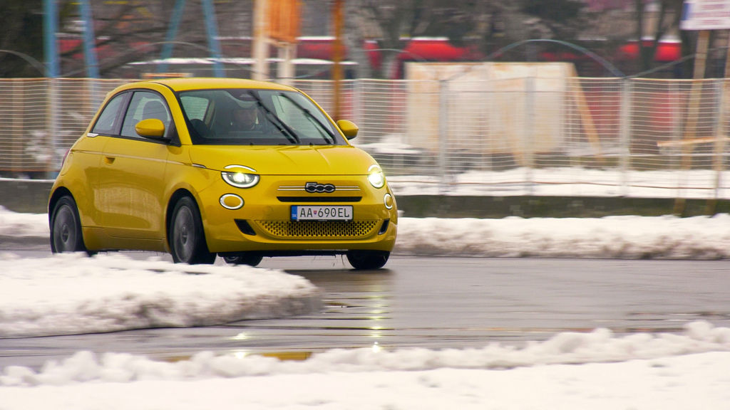 Content fiat 500 hybrid sk test 2026 4k.00 18 46 24.still661