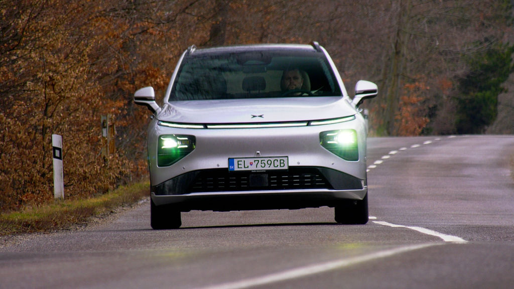 Content xpeng g9 performance sk test 2026 4k.00 16 19 22.still639