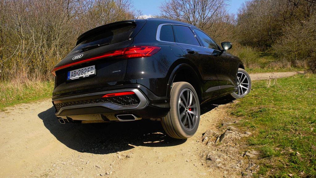 Content audi q5 e hybrid sk test 2026 4k.00 19 20 07.still698