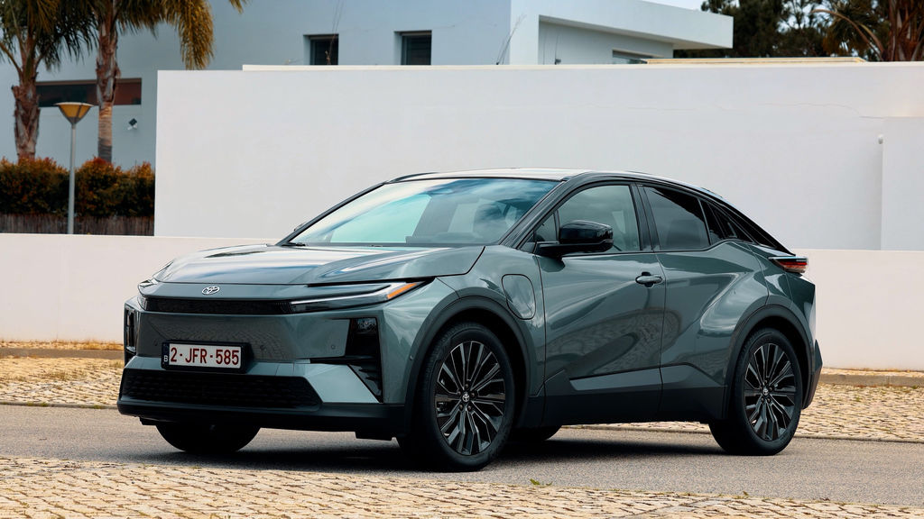 Content toyota c hr%2b prva jazda 2026 4k.00 01 52 22.still693